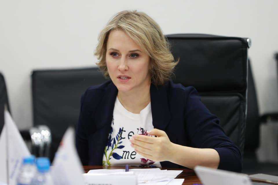 Почему татулова поспешно продала сеть кафе "андерсон" и подалась на запад